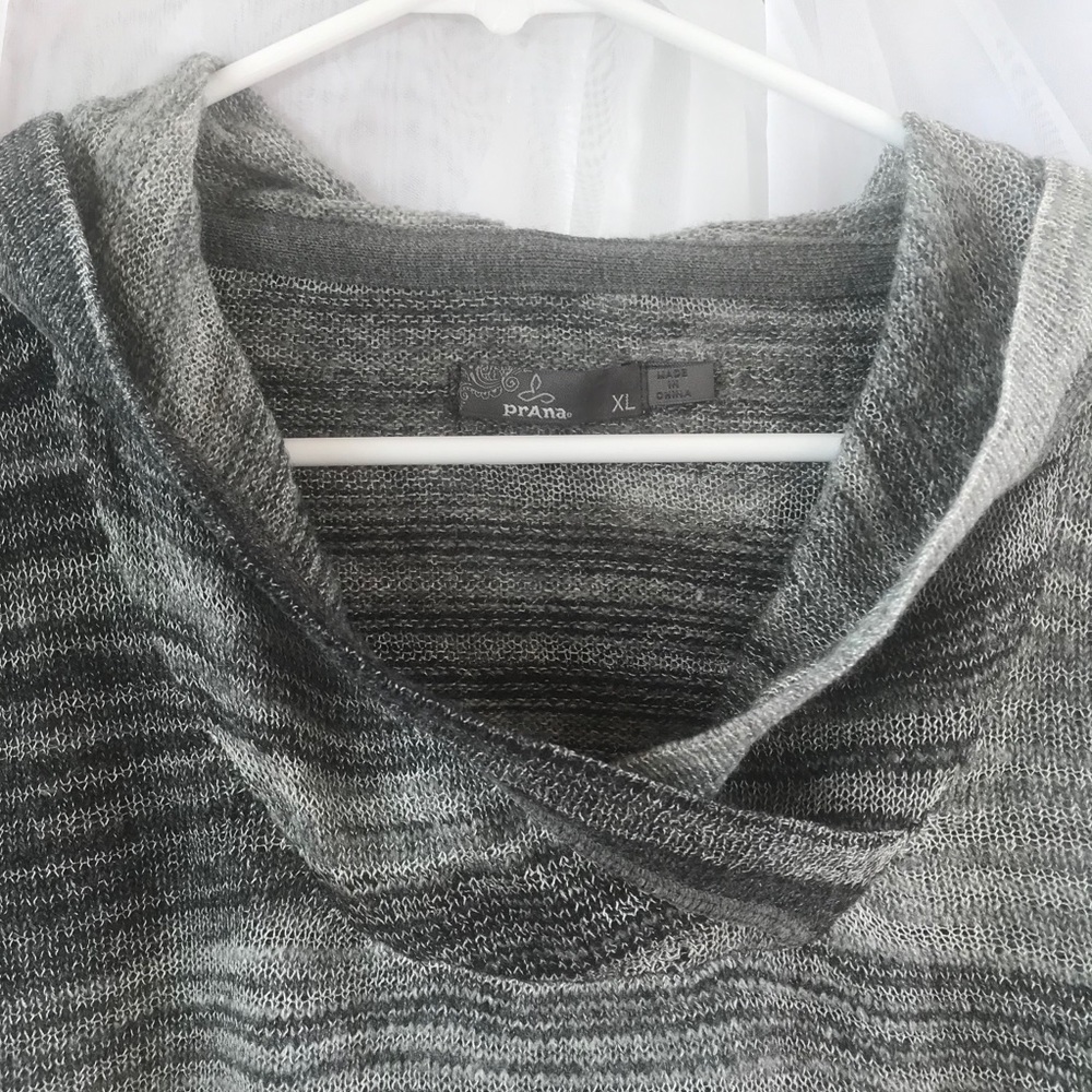 Hooded Prana Light Knitted Sweater